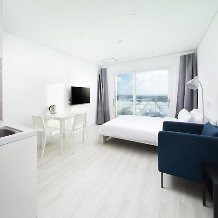 סאוגוויפו Jeju Soo Pension מראה חיצוני תמונה